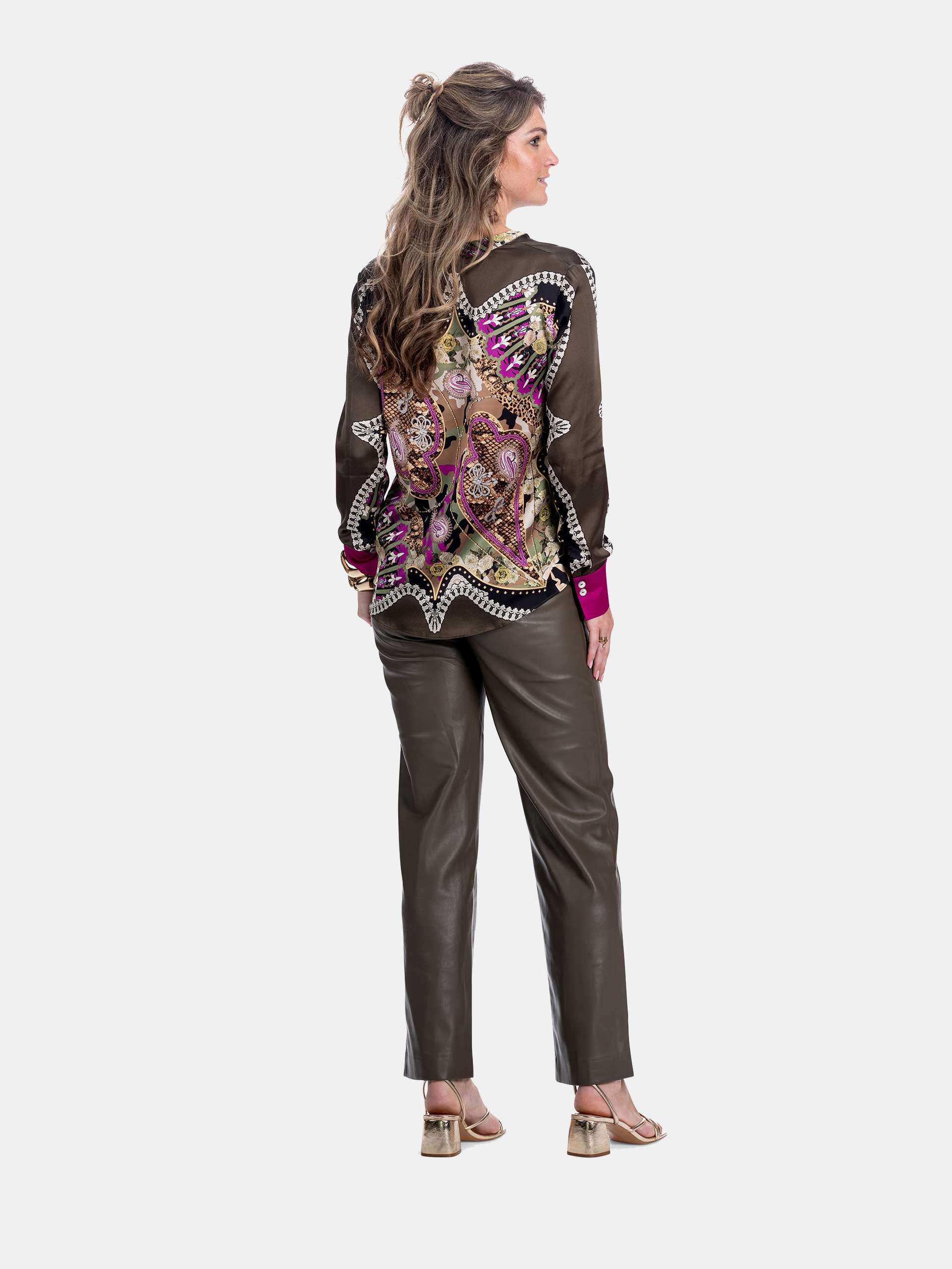 MUCHO GUSTO® Blouse Monza in Silk with Camouflage Paisley Print and Chain Details.