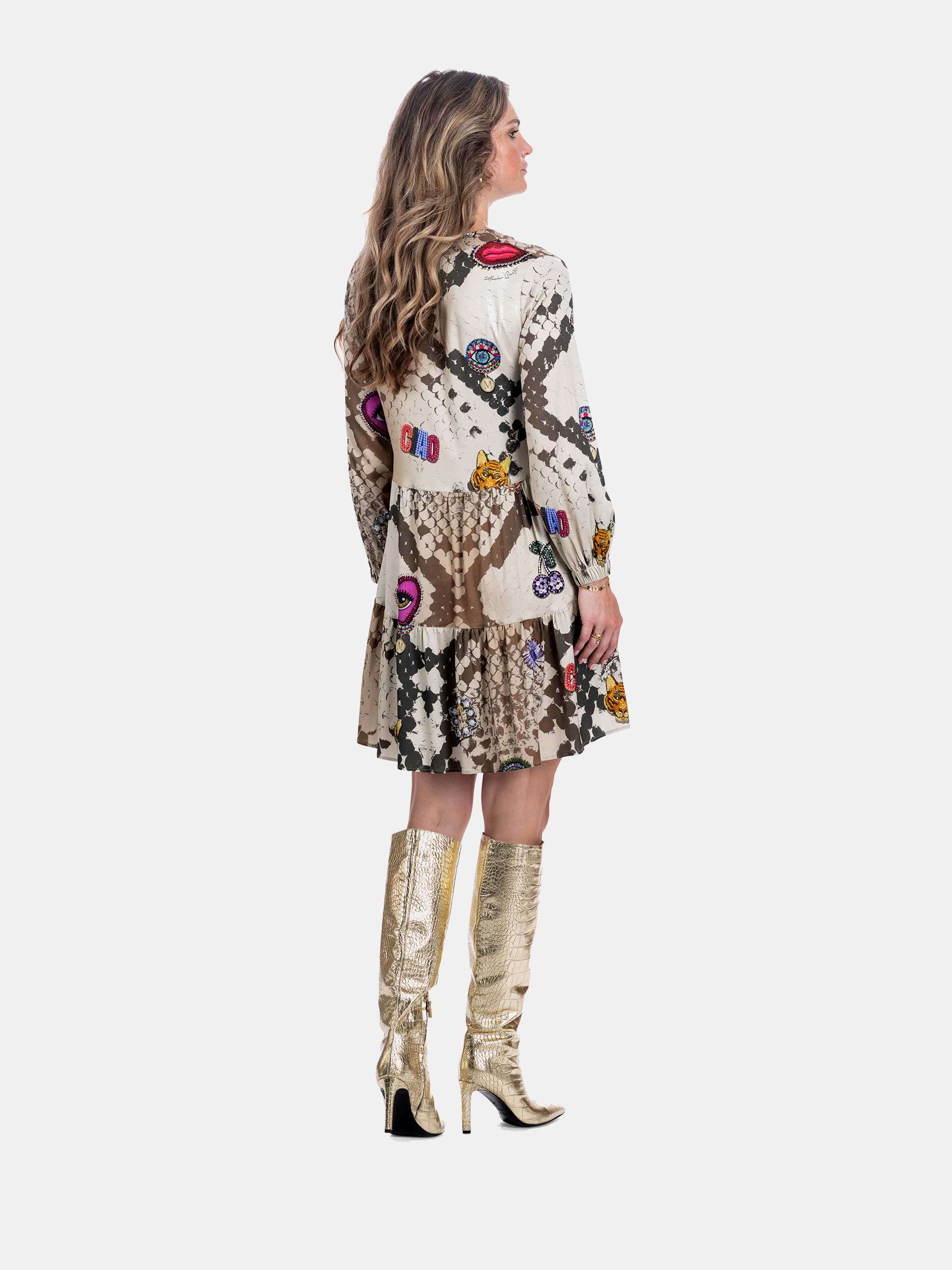 MUCHO GUSTO® Viscose Jurk San Rafael met Beige Slangenprint en Kunstzinnige Gedrukte Patches.