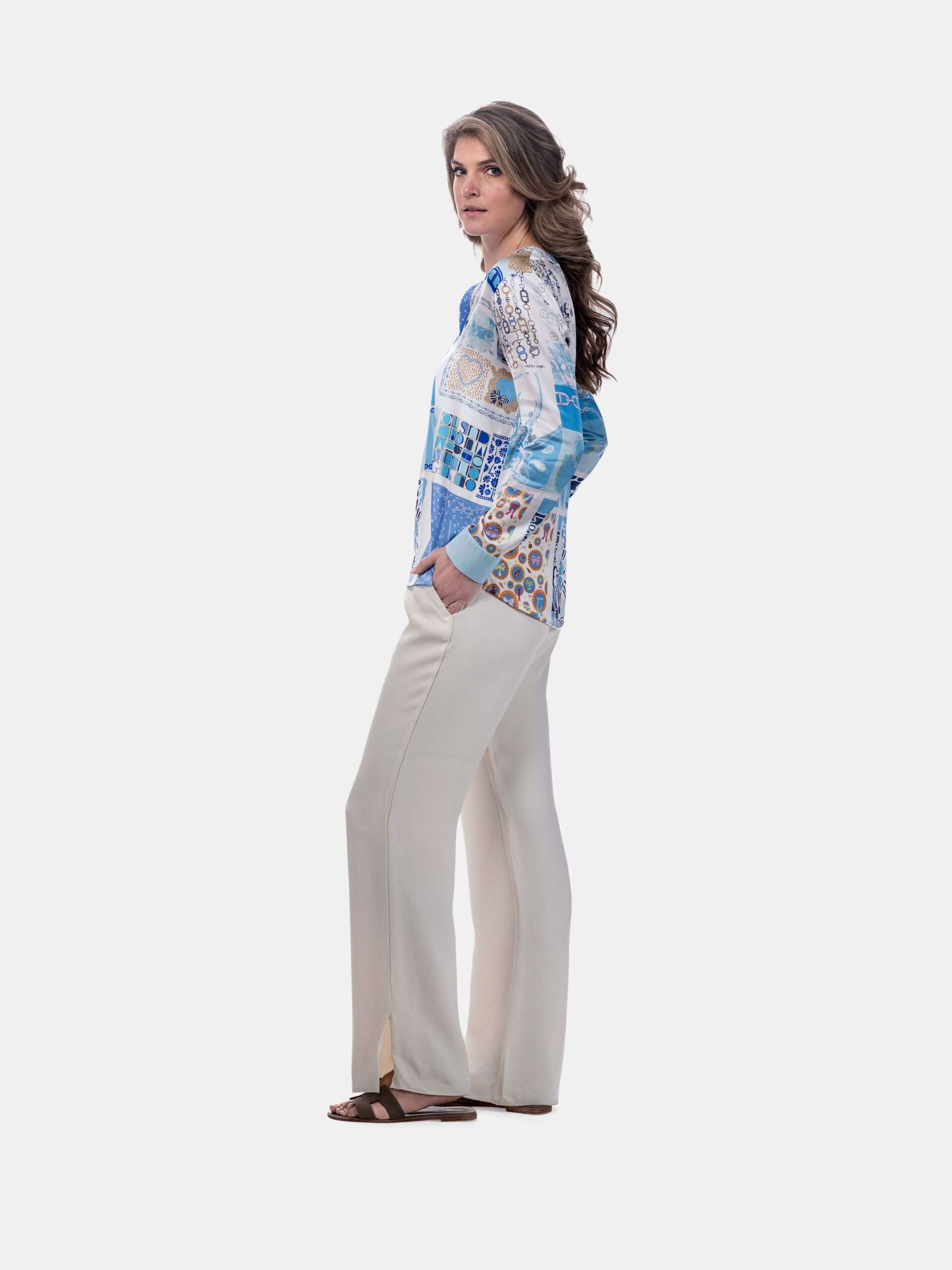 MUCHO GUSTO® Bluse Grazie Blau Herz Eleganz