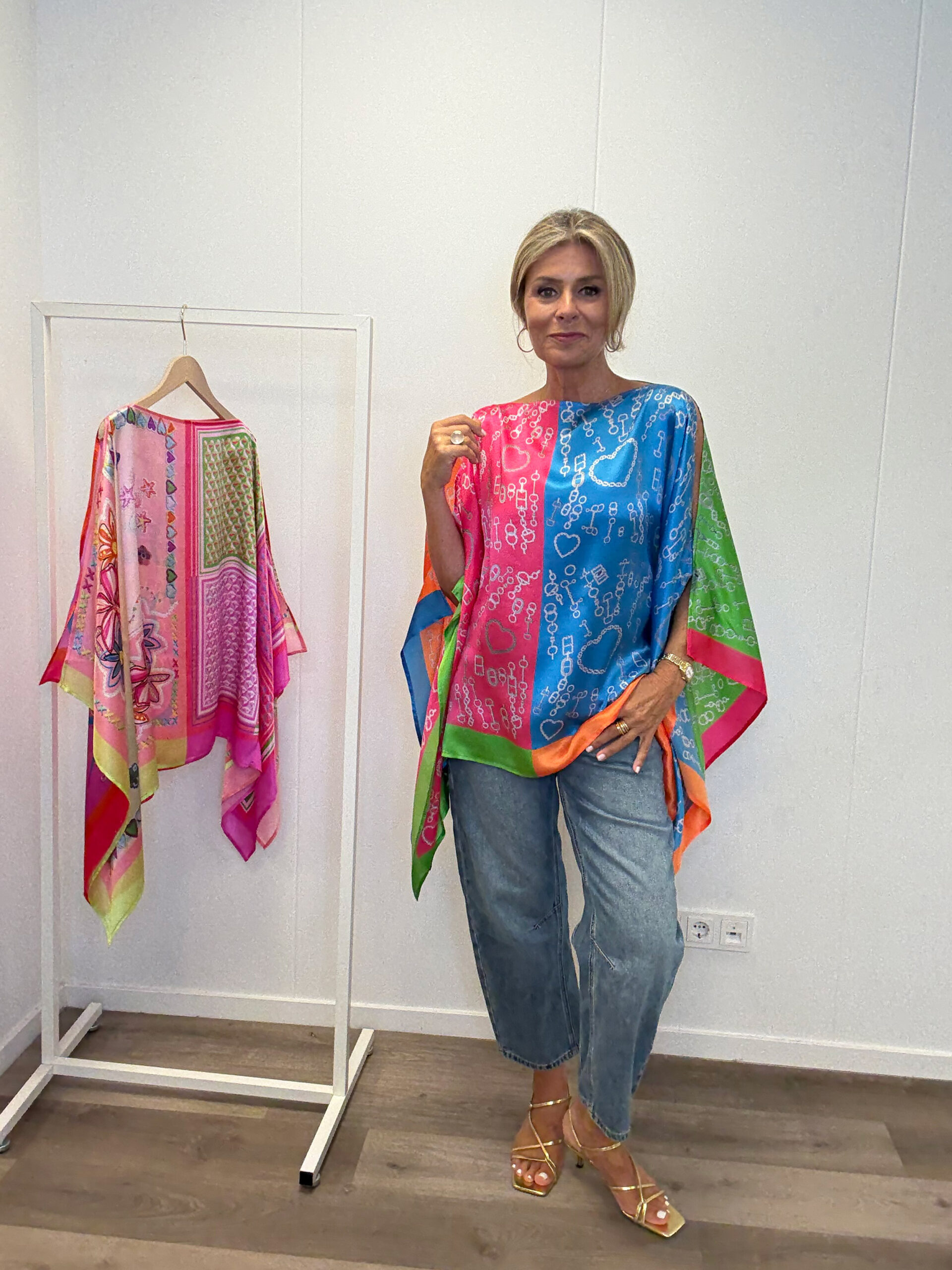 MUCHO GUSTO® Poncho Benirras Kleurrijke Paisley Print