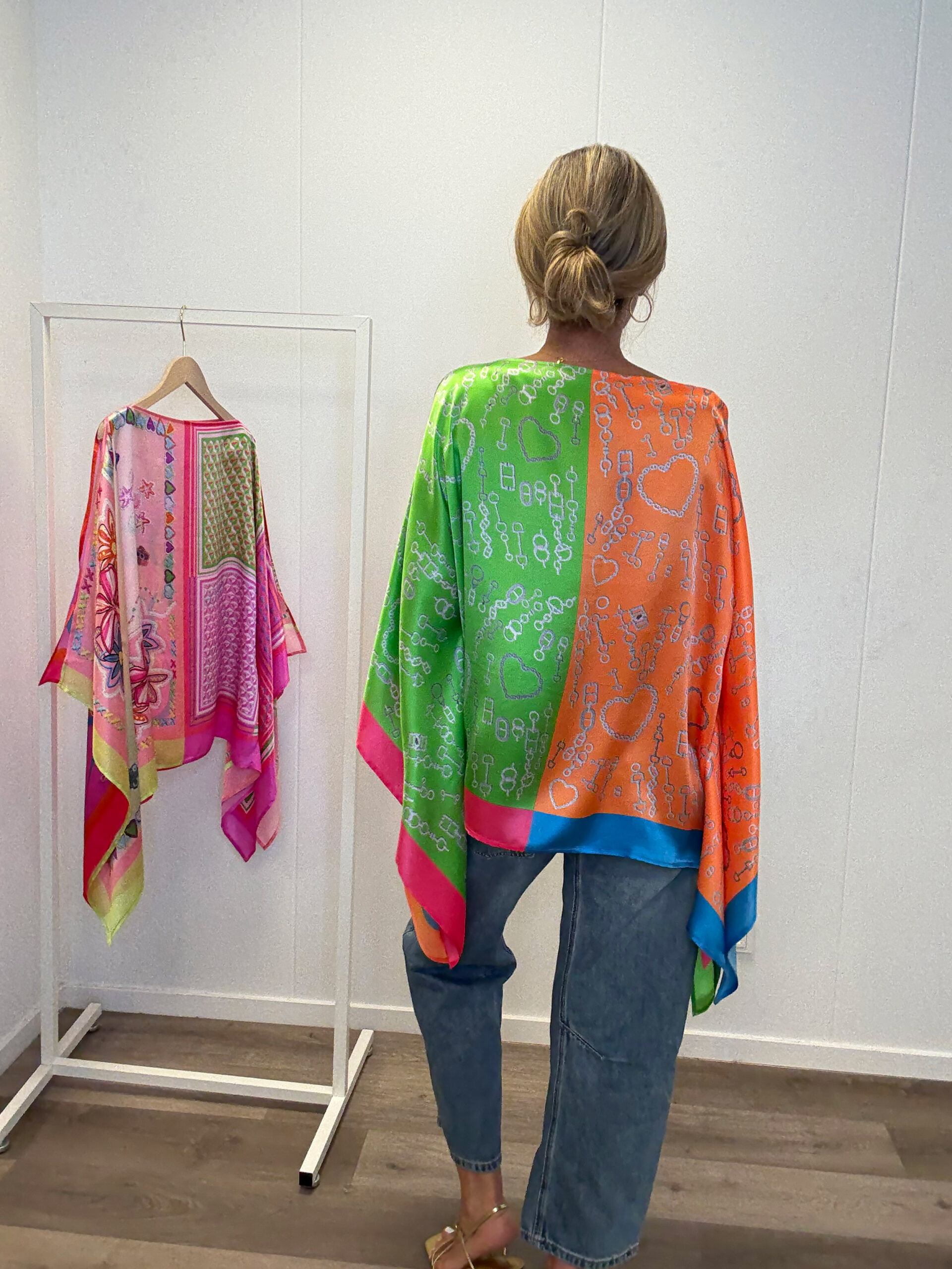 MUCHO GUSTO® Poncho Benirras Kleurrijke Paisley Print