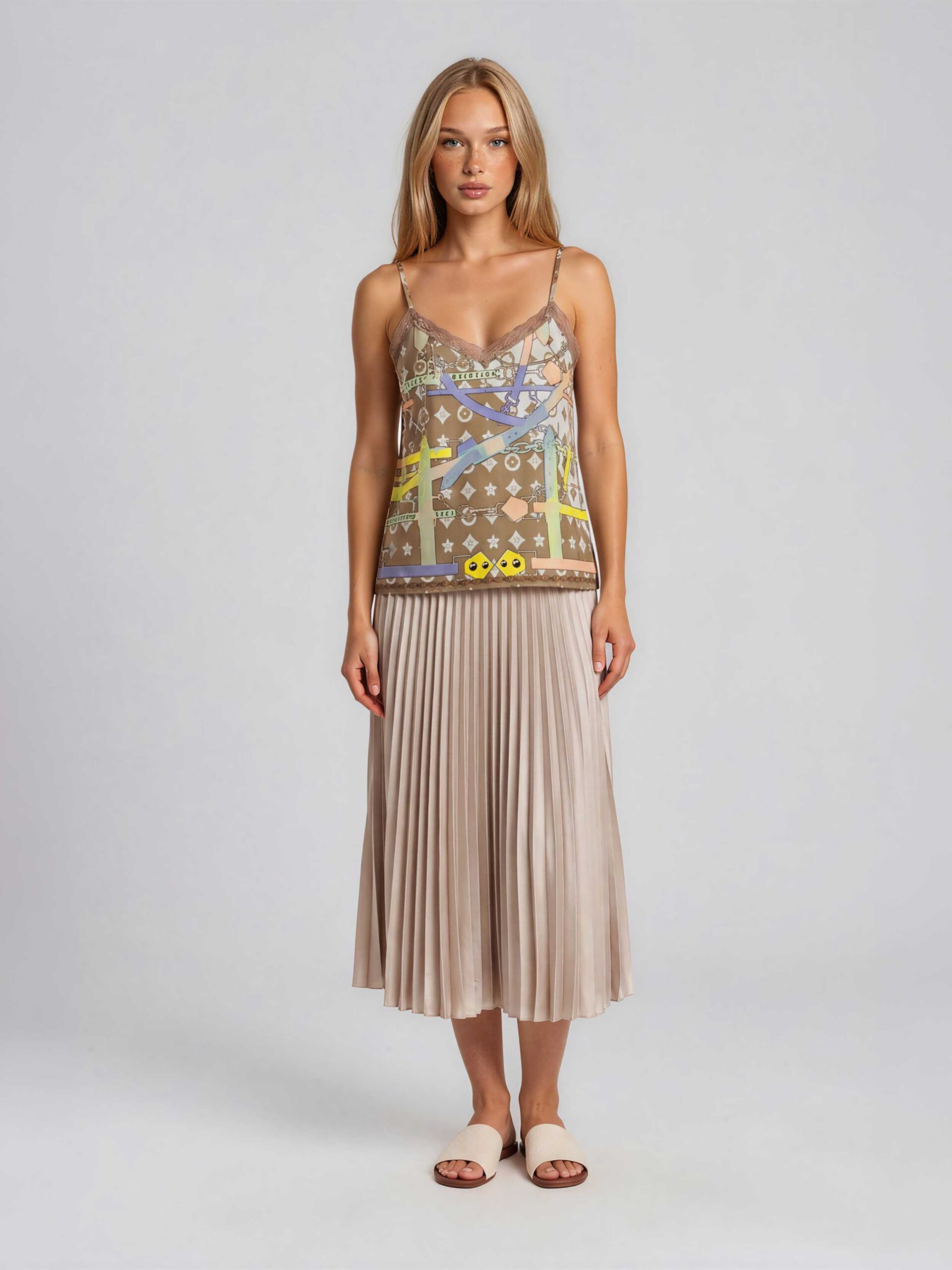 MUCHO GUSTO® Slip Top Monogram Chain Print